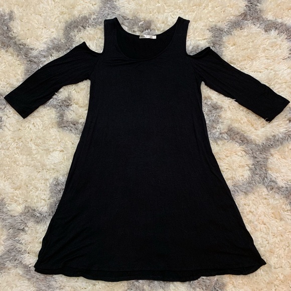 Black Cold Shoulder Dress (Heart & Hips) - Picture 1 of 6